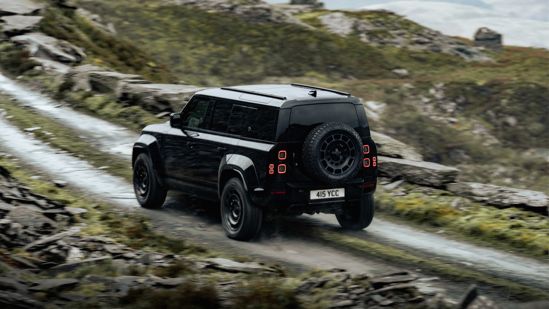 Defender OCTA Black välimus