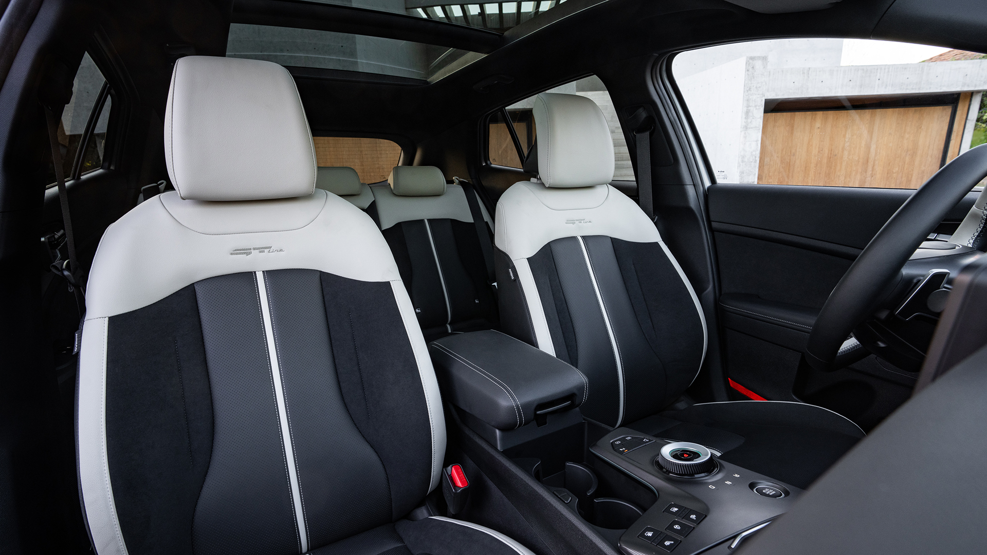 Kia Sportage seestvaade esiistmetele