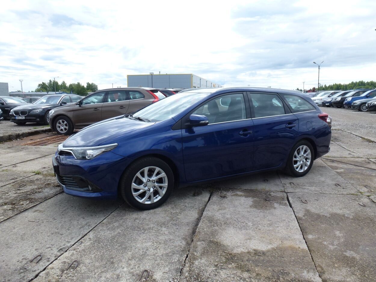 Toyota Auris Touring Sports Kw Diisel Manuaal Esivedu