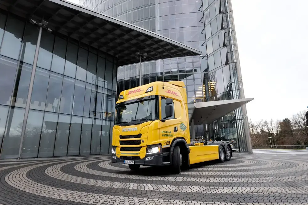Scania ja DHL katsetavad elektriveokit, millel on tavakütusel töötav sõiduulatuse pikendaja