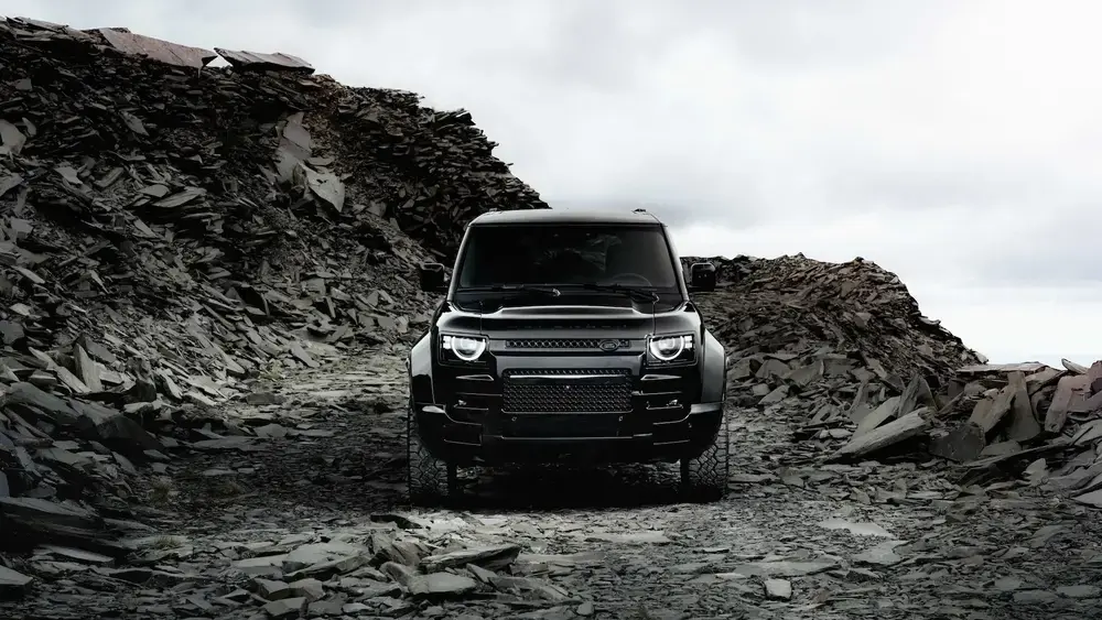 Defender OCTA Black: karm ja luksuslik 4x4 rokitäht