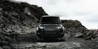 Defender OCTA Black: karm ja luksuslik 4x4 rokitäht