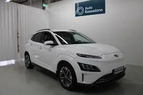 Продается подержанный автомобиль Hyundai Kona, 2024, 24 000 км, электричество, автомат, передний привод, TMAK581GFPJ102375