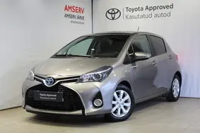 Продается подержанный автомобиль Toyota Yaris Hybrid Active, 2015, 1.5, 55 kW, гибрид б+э, автомат, передний привод, 240MJX, VNKKD3D300A156513