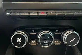 Renault Captur, 1.6, 68 kW, подключаемый гибрид, автомат, передний привод