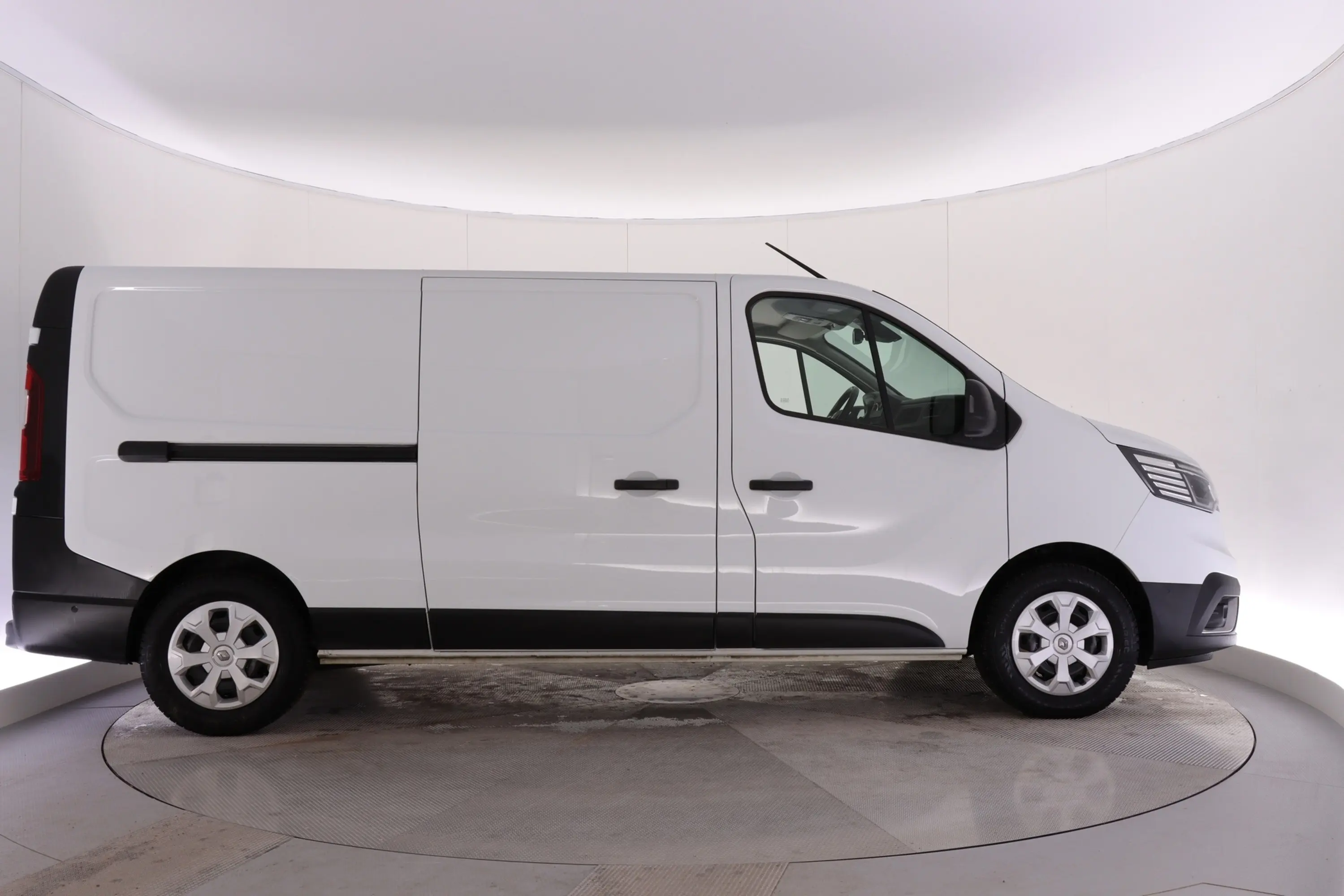 Renault Trafic, 2.0, 110 kW, дизель, автомат, передний привод