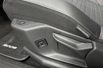 Peugeot E-3008, 157 kW, electric, automatic, front-wheel drive