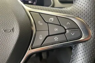 Renault Captur, 1.6, 105 kW, гибрид, автомат, передний привод