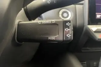 Renault Captur, 1.6, 105 kW, гибрид, автомат, передний привод