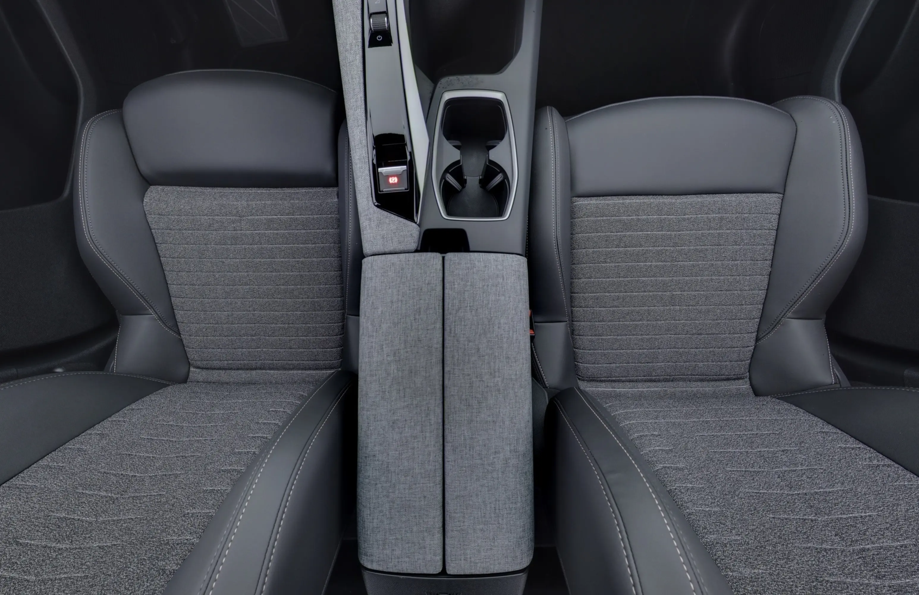 Peugeot E-5008, 157 kW, elekter, automaat, esivedu