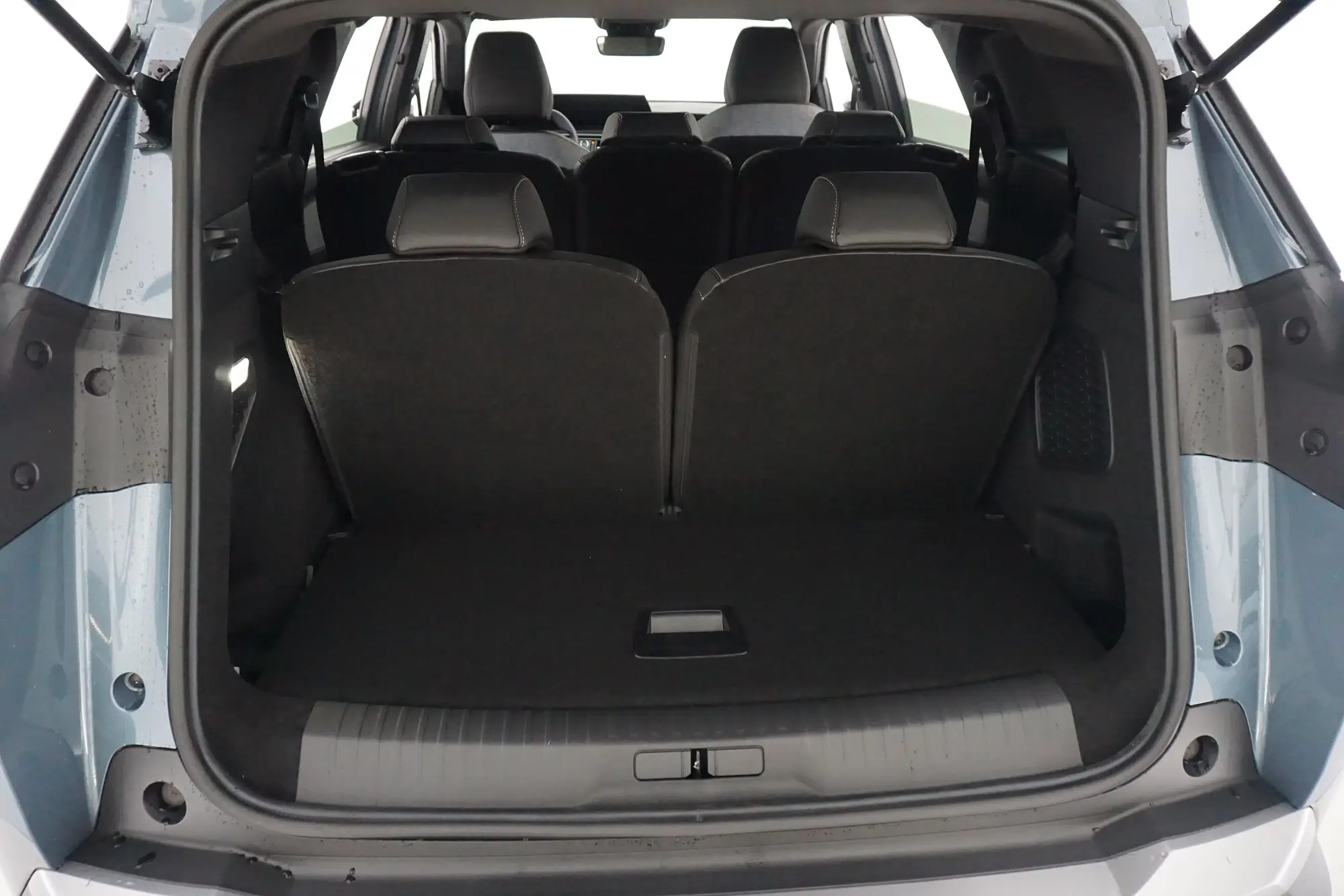 Peugeot E-5008, 157 kW, elekter, automaat, esivedu