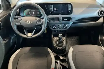 Hyundai i10, 1.0, 46 kW, petrol, manual, front-wheel drive