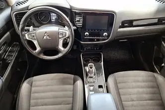 Mitsubishi Outlander, 2.4, 99 kW, plug-in hybrid, automatic, four-wheel drive