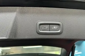 Volvo XC40, 170 kW, elekter, automaat, esivedu