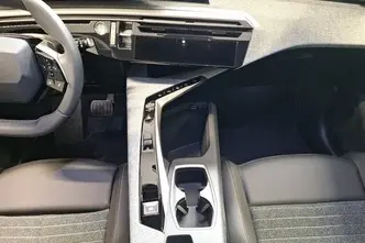 Peugeot E-5008, 157 kW, elekter, automaat, esivedu
