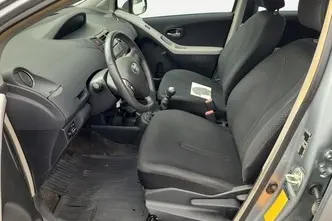 Toyota Yaris, 1.3, 74 kW, petrol, manual, front-wheel drive