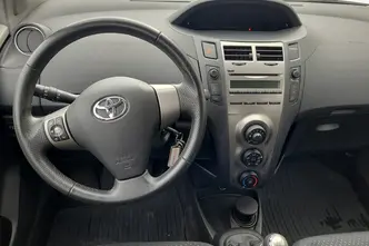 Toyota Yaris, 1.3, 74 kW, petrol, manual, front-wheel drive