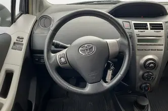 Toyota Yaris, 1.3, 74 kW, petrol, manual, front-wheel drive