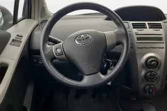 Toyota Yaris, 1.3, 74 kW, petrol, manual, front-wheel drive