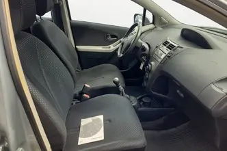 Toyota Yaris, 1.3, 74 kW, petrol, manual, front-wheel drive