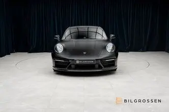 Porsche 911, 3.0, 331 kW, petrol, automatic, four-wheel drive