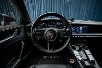 Porsche 911, 3.0, 331 kW, petrol, automatic, four-wheel drive