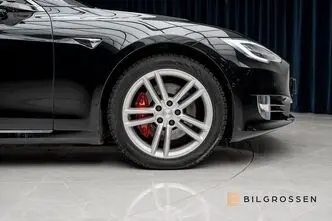 Tesla Model S, 560 kW, elekter, automaat, nelikvedu