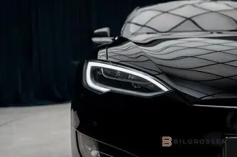 Tesla Model S, 560 kW, elekter, automaat, nelikvedu