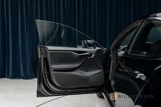 Tesla Model S, 560 kW, elekter, automaat, nelikvedu