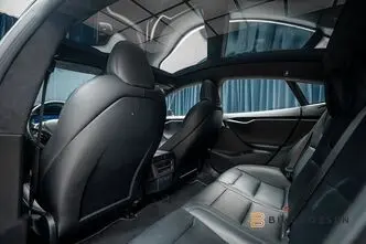 Tesla Model S, 560 kW, elekter, automaat, nelikvedu