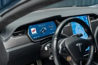Tesla Model S, 560 kW, elekter, automaat, nelikvedu