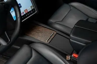Tesla Model X, 311 kW, elekter, automaat, nelikvedu