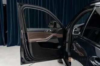 BMW X5, 3.0, 290 kW, hybrid, automatic, four-wheel drive