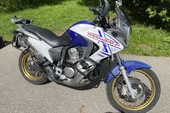 Honda XL 700V, 0.7, 44 kW, bensiin, manuaal, tagavedu