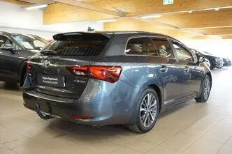 Toyota Avensis, 1.8, 108 kW, petrol, manual, front-wheel drive