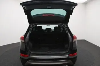 Hyundai Tucson, 1.7, 85 kW, diesel, manual, front-wheel drive