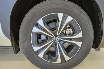 Toyota bZ4X, 118 kW, электричество, полный привод