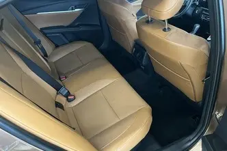 Toyota Camry, 2.5, 137 kW, hybrid, automatic, front-wheel drive