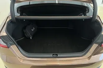 Toyota Camry, 2.5, 137 kW, hybrid, automatic, front-wheel drive