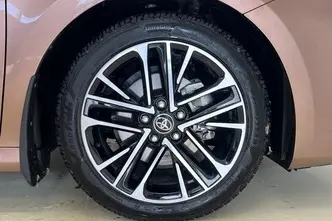 Toyota Camry, 2.5, 137 kW, hybrid, automatic, front-wheel drive