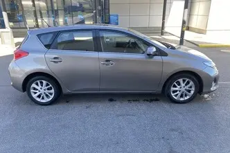 Toyota Auris, 1.6, 97 kW, bensiin, manuaal, esivedu