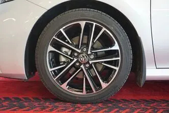 Toyota Camry, 2.5, 137 kW, hybrid, automatic, front-wheel drive