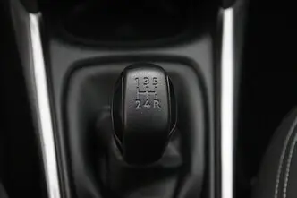 Peugeot 2008, 1.2, 60 kW, petrol, manual, front-wheel drive