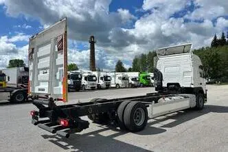 Volvo FM330, 251 kW, diisel, automaat