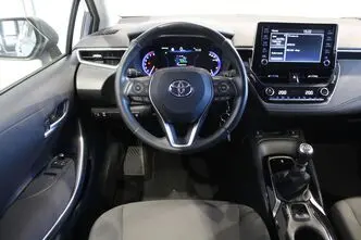 Toyota Corolla, 1.5, 92 kW, бензин, механическая, передний привод