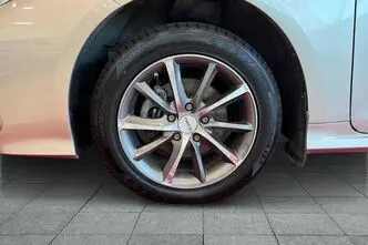 Toyota Corolla, 1.8, 72 kW, гибрид, автомат, передний привод