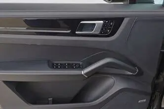 Porsche Cayenne, 2.9, 324 kW, бензин, автомат, полный привод