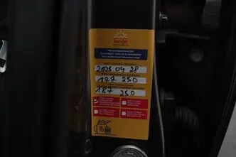 Mazda 3, 2.0, 132 kW, hybrid, automatic, front-wheel drive