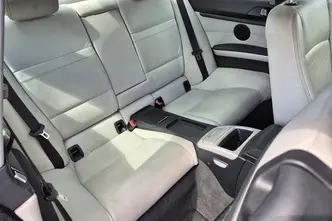 BMW 325, 3.0, 160 kW, bensiin, manuaal, tagavedu
