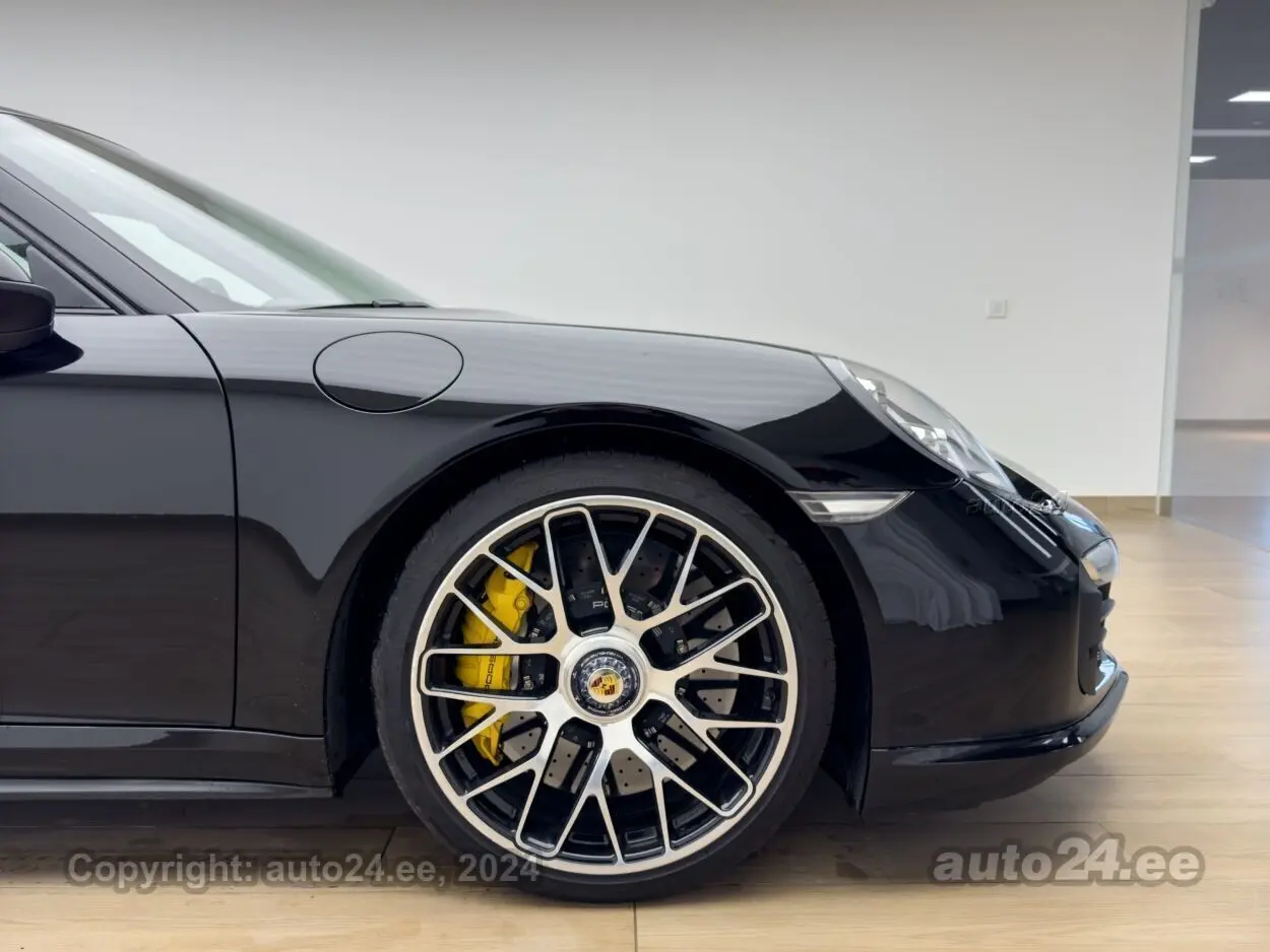 Porsche 911, 3.8, 412 kW, petrol, automatic, four-wheel drive